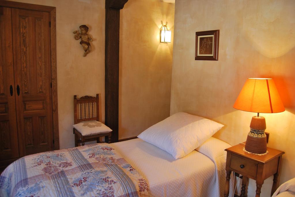 La Casa De San Gil Guest House Atienza Room photo